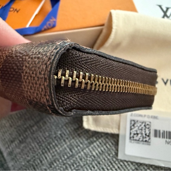 Louis Vuitton Zippy Coin Purse in Damier Ebene - Picture 6 of 13